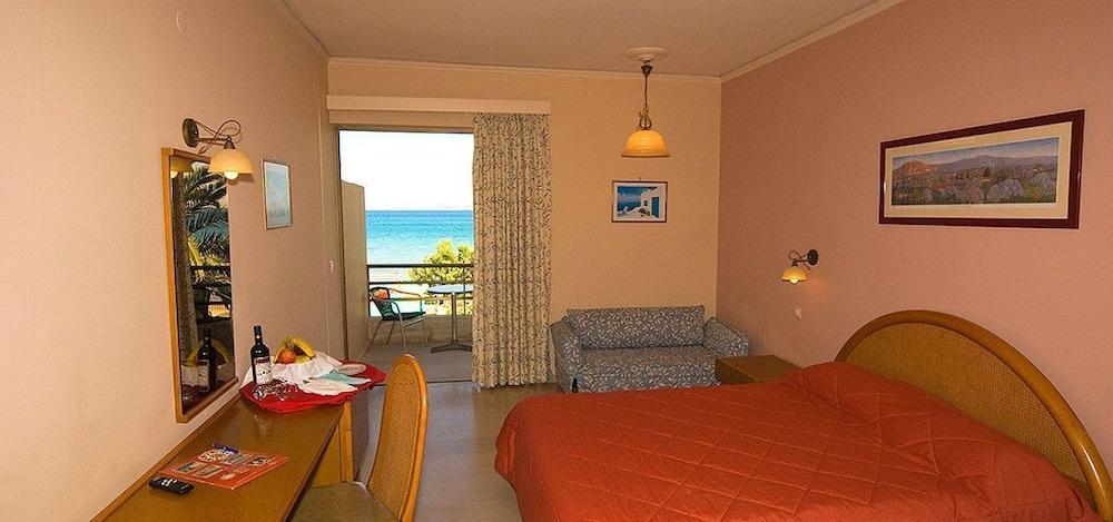 Golden Sand Hotel Карфас Екстериор снимка